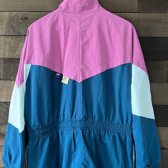 Nike Women's Vintage Icon Clash Colorblocked Track Jacket - Picture 8 of 12